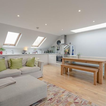 לונדון 2 Bedroom Apartment Hammersmith Grove Sleeps 4 מראה חיצוני תמונה