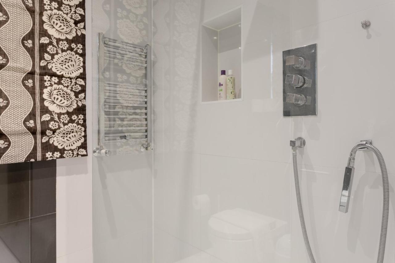 לונדון 2 Bedroom Apartment Hammersmith Grove Sleeps 4 מראה חיצוני תמונה
